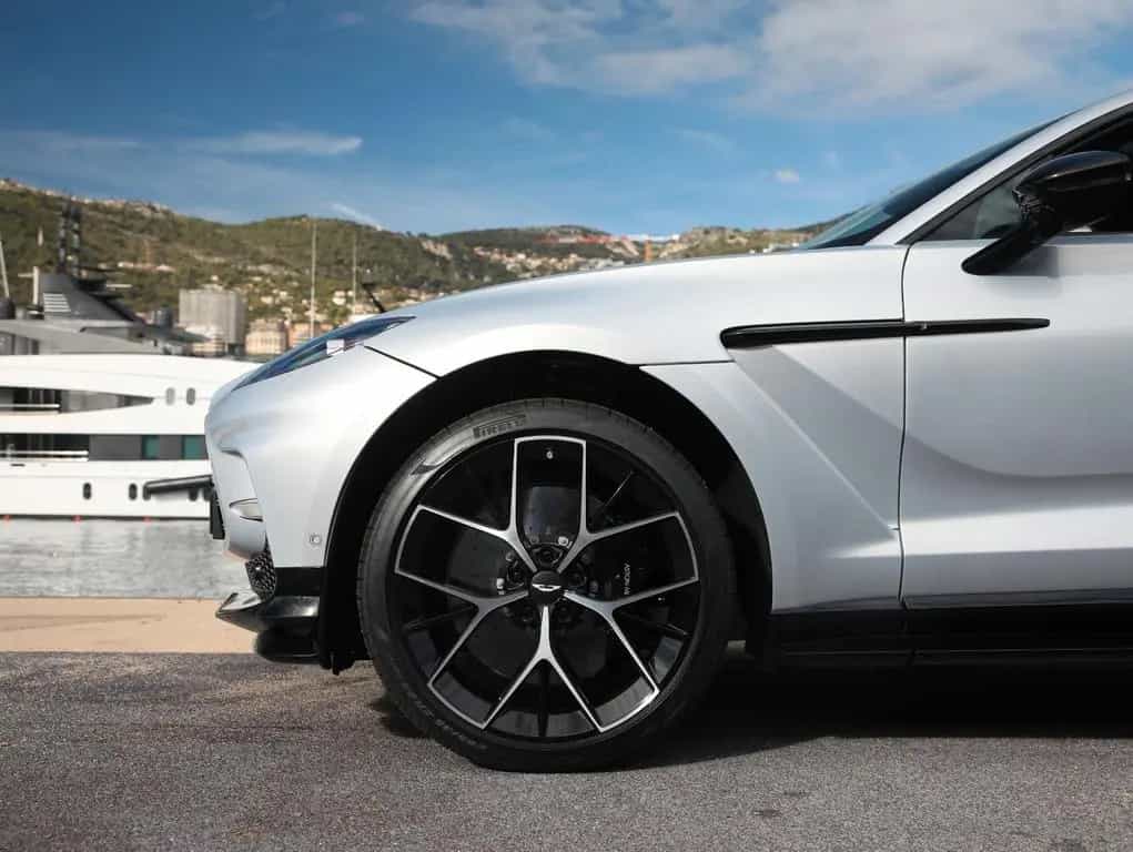 Aston Martin DBX 707 null-photo-4