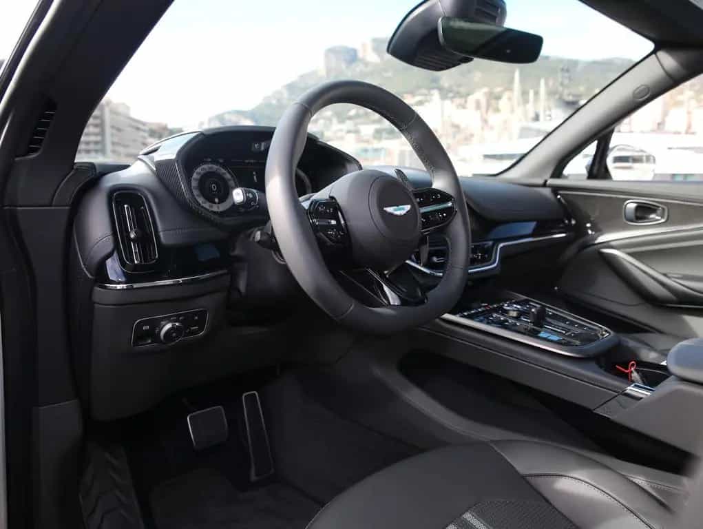 Aston Martin DBX 707 null-photo-7