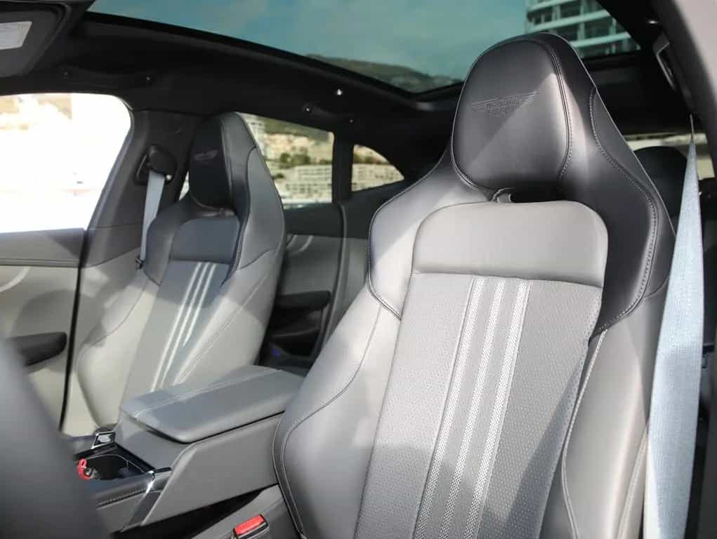 Aston Martin DBX 707 null-photo-8