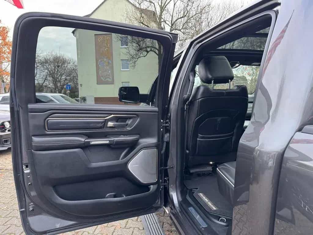 Dodge RAM 1500 5,7 V8 Crew Cab Limited Ladeflächenabde 11/2018-photo-19