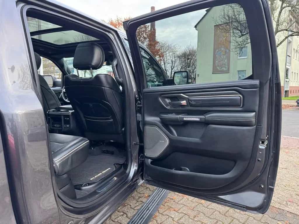 Dodge RAM 1500 5,7 V8 Crew Cab Limited Ladeflächenabde 11/2018-photo-21