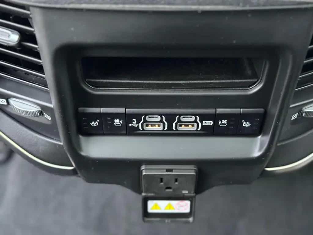 Dodge RAM 1500 5,7 V8 Crew Cab Limited Ladeflächenabde 11/2018-photo-28