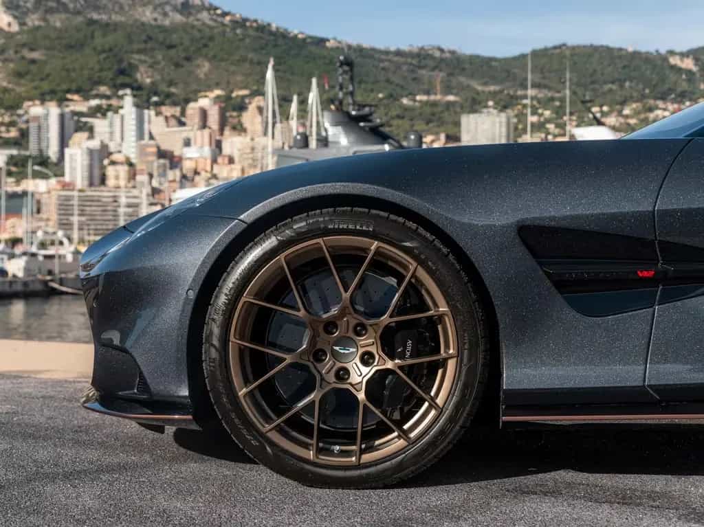 Aston Martin Vanquish Volante null-photo-5