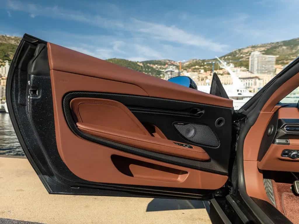 Aston Martin Vanquish Volante null-photo-6