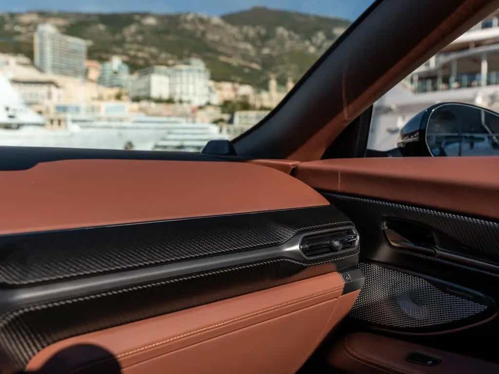 Aston Martin Vanquish Volante null-photo-9