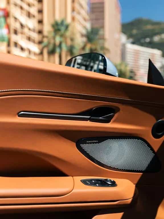 Aston Martin V8 Vantage Vantage Roadster null-photo-14