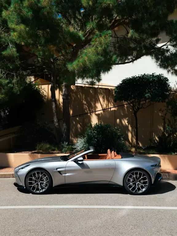 Aston Martin V8 Vantage Vantage Roadster null-photo-2