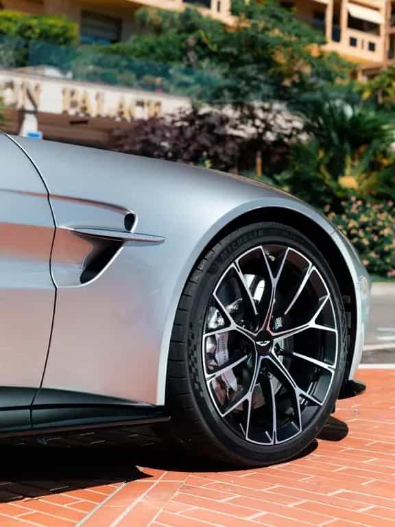 Aston Martin V8 Vantage Vantage Roadster null-photo-4