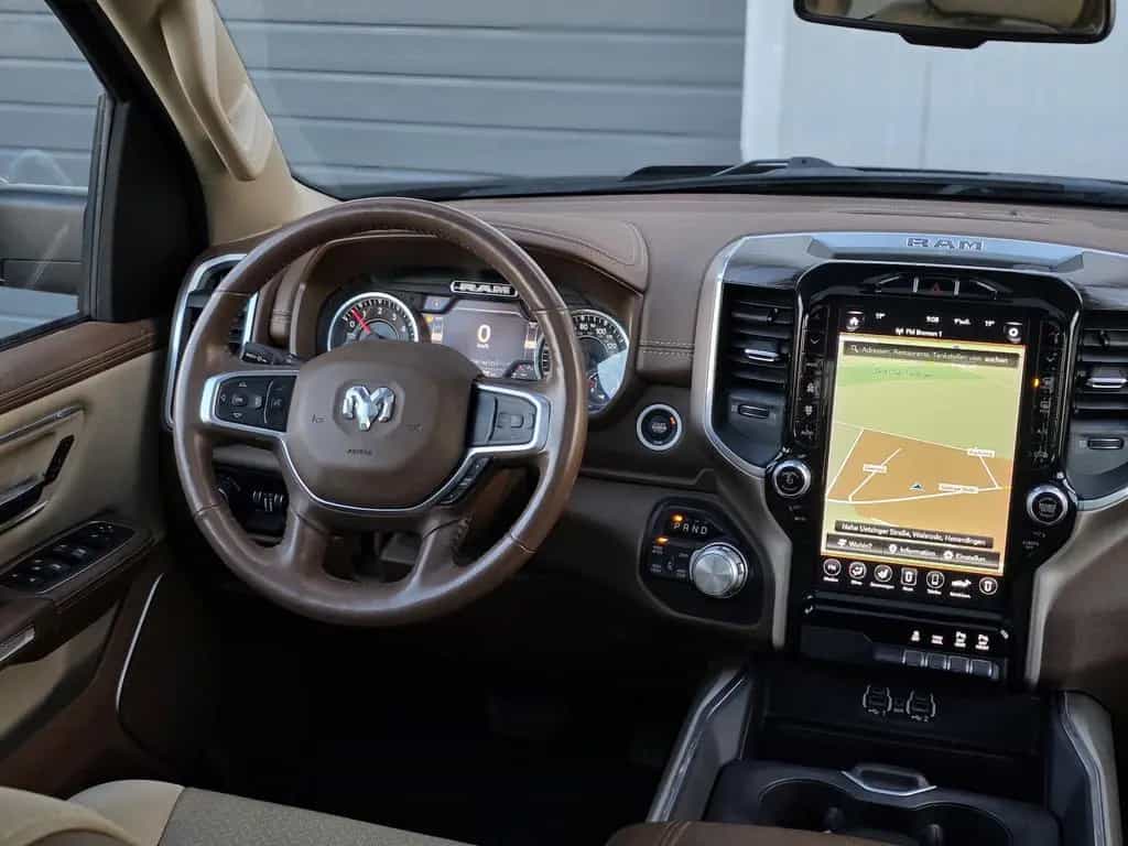 Dodge RAM 1500 5.7 4x4 Laramie Pano LED 12´´ AHK 07/2020-photo-24