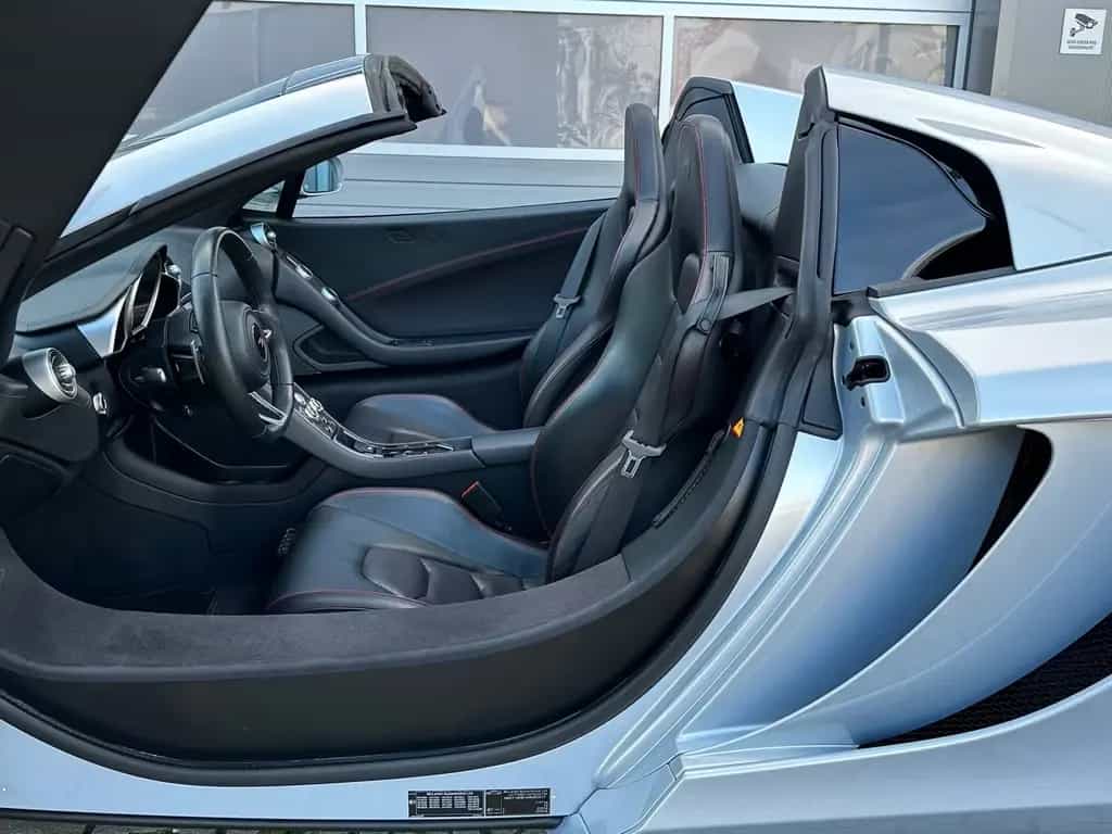 McLaren MP4-12C 3.8 V8 Spider Ice Silver Service McL NEU 05/2013-photo-15