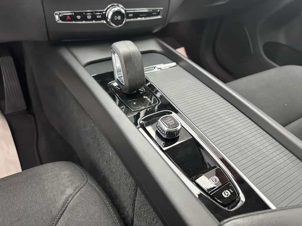 Volvo XC60 Momentum Pro 2WD "1 HAND-NAVI-CAM-SITZH" 02/2022-photo-16