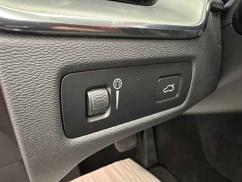 Volvo XC60 Momentum Pro 2WD "1 HAND-NAVI-CAM-SITZH" 02/2022-photo-19