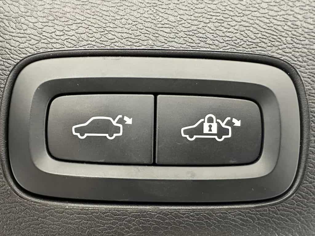Volvo XC60 Momentum Pro 2WD "1 HAND-NAVI-CAM-SITZH" 02/2022-photo-24
