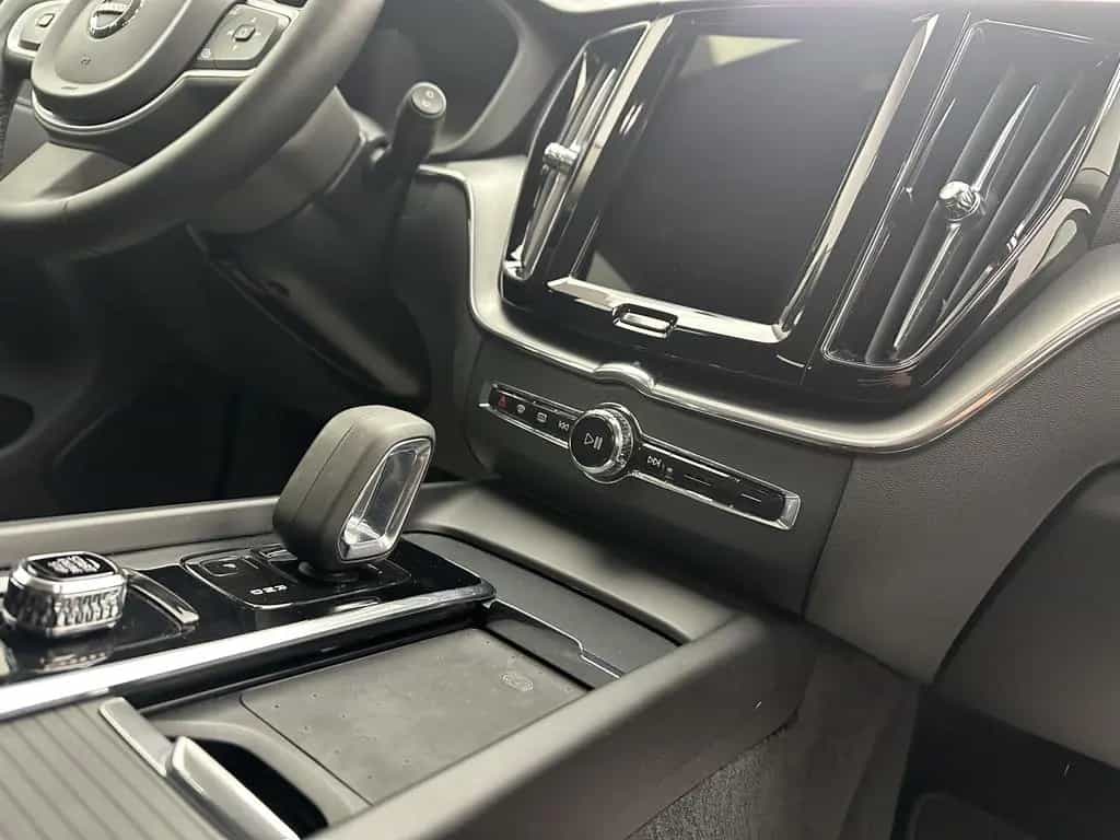 Volvo XC60 Momentum Pro 2WD "1 HAND-NAVI-CAM-SITZH" 02/2022-photo-9