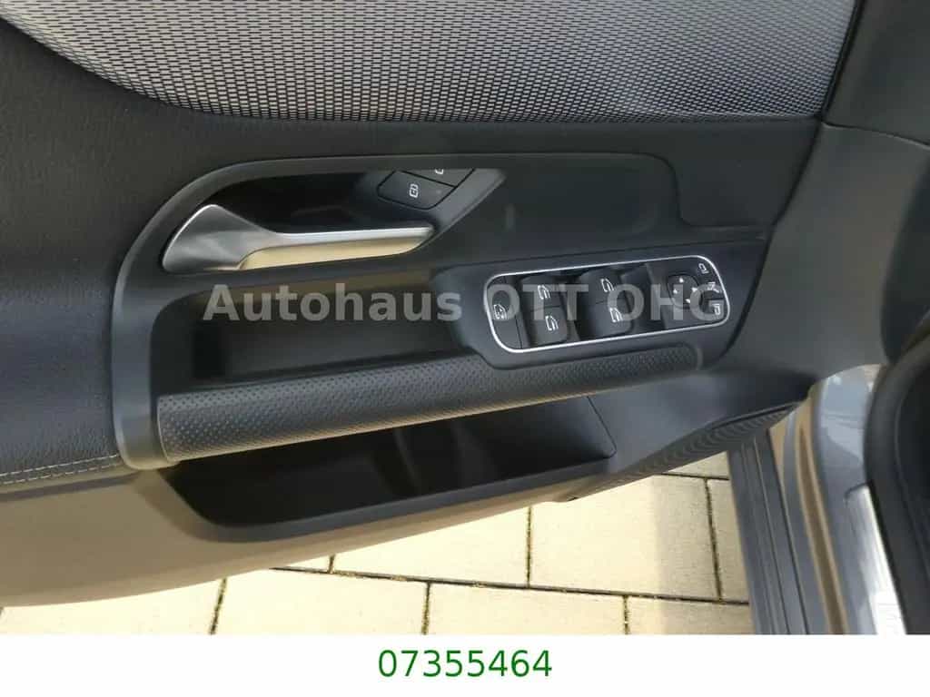 Mercedes-Benz B-Class 180 B Automatik 8 fach AHK LED 08/2019-photo-13