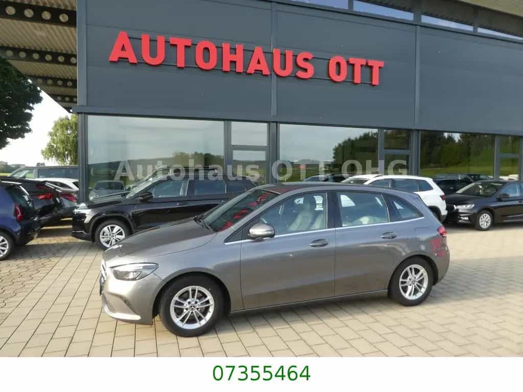 Mercedes-Benz B-Class 180 B Automatik 8 fach AHK LED 08/2019-photo-2