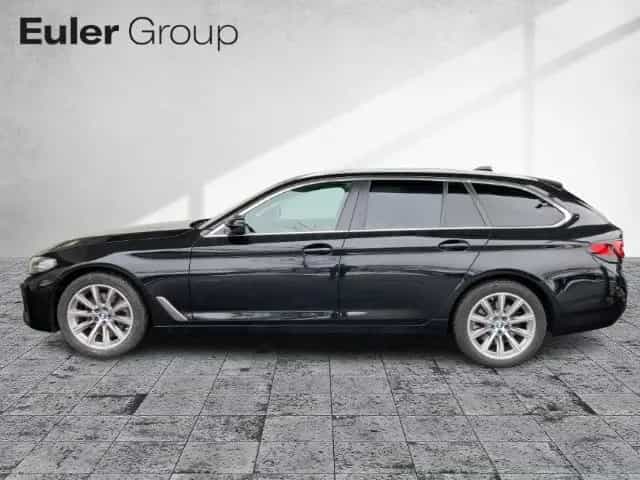 BMW 5 Series 520 d xDrive Tour HiFi Kamera HUD Ambiente Pano 08/2022-photo-2