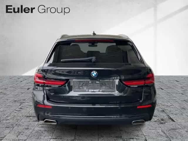 BMW 5 Series 520 d xDrive Tour HiFi Kamera HUD Ambiente Pano 08/2022-photo-4