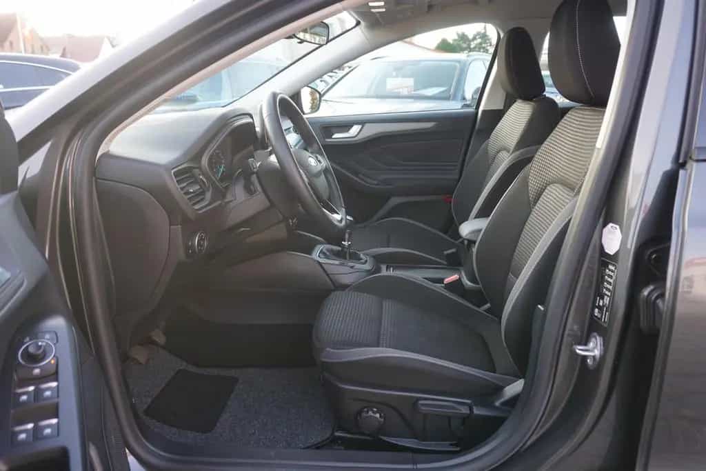 Ford Focus Turnier Cool & Connect LED Android Apple 05/2022-photo-8