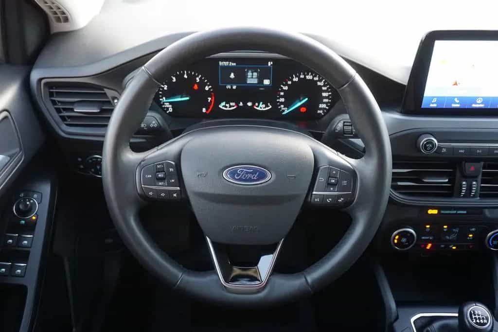 Ford Focus Turnier Cool & Connect LED Android Apple 05/2022-photo-16