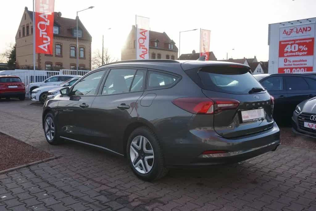 Ford Focus Turnier Cool & Connect LED Android Apple 05/2022-photo-0