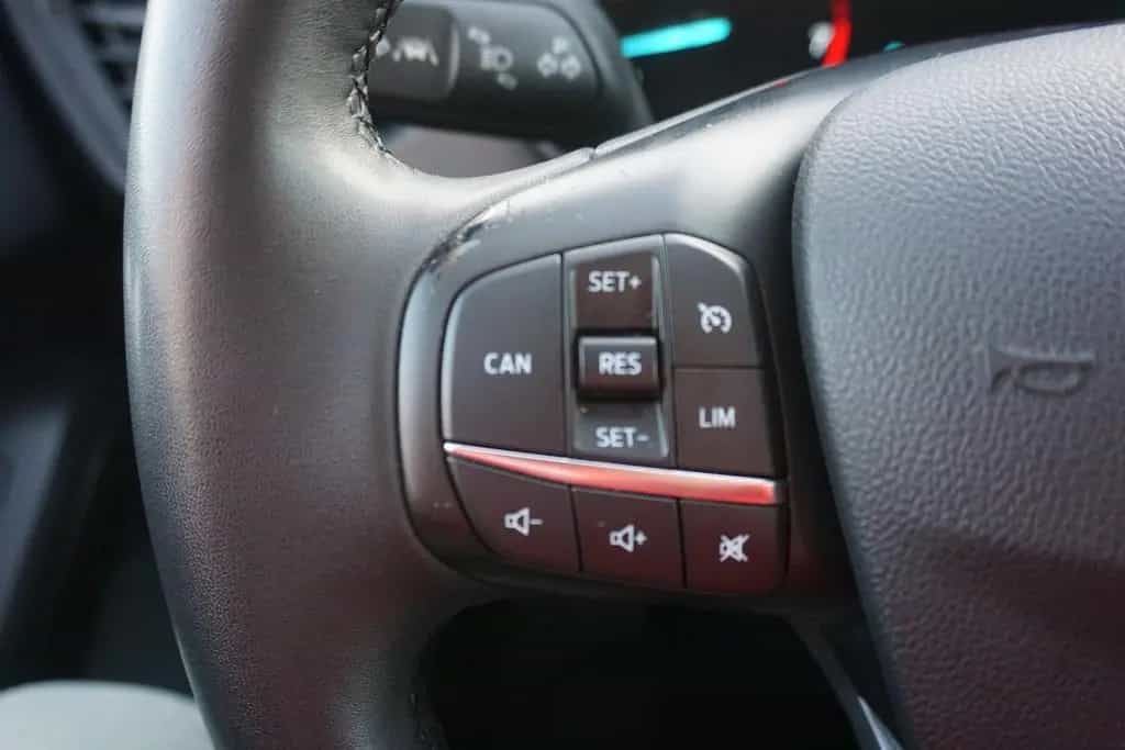 Ford Focus Turnier Cool & Connect LED Android Apple 05/2022-photo-19