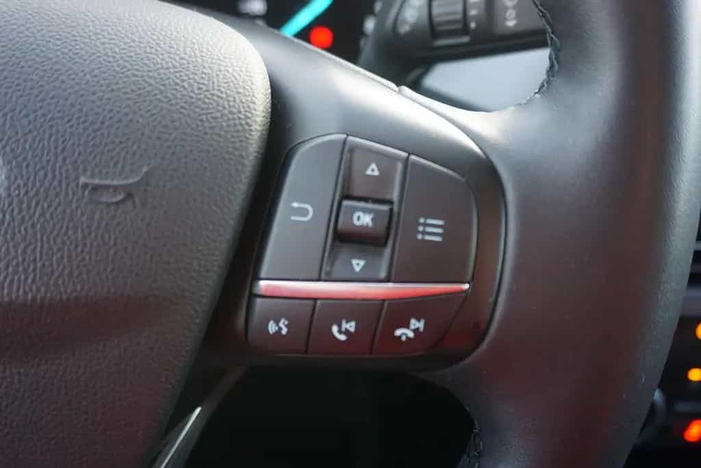 Ford Focus Turnier Cool & Connect LED Android Apple 05/2022-photo-20