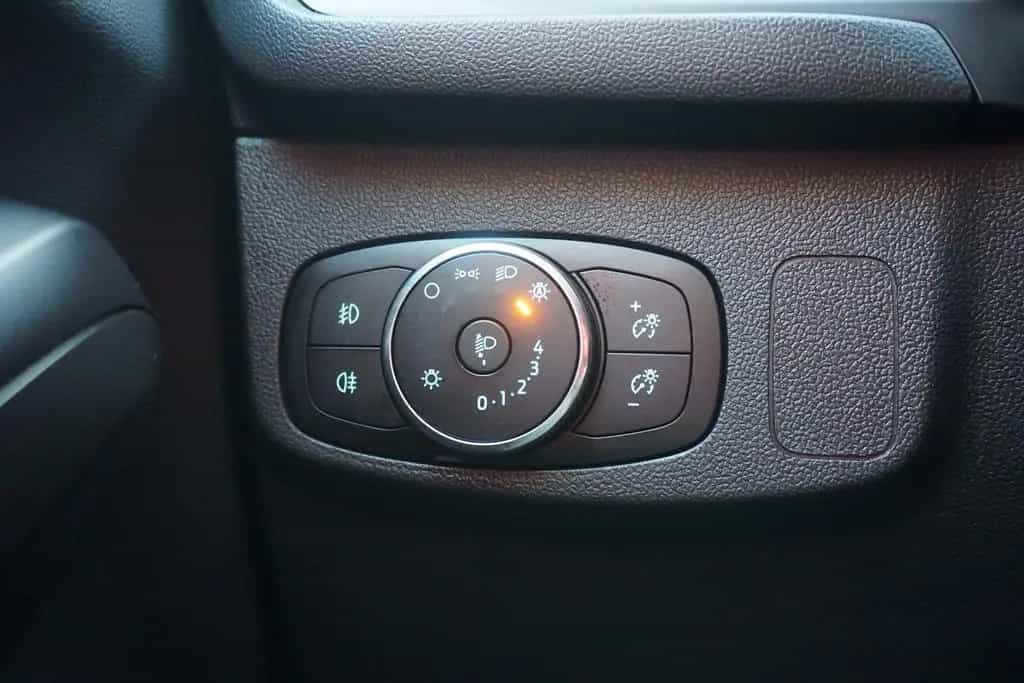 Ford Focus Turnier Cool & Connect LED Android Apple 05/2022-photo-21