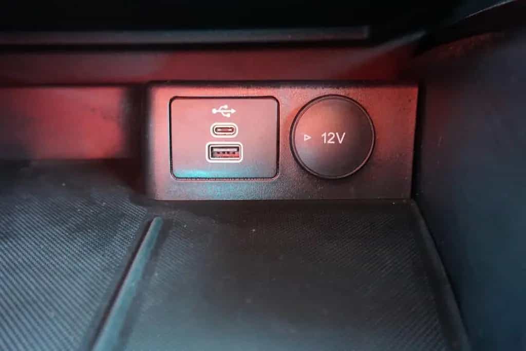 Ford Focus Turnier Cool & Connect LED Android Apple 05/2022-photo-23