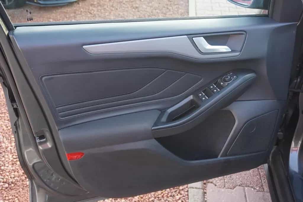 Ford Focus Turnier Cool & Connect LED Android Apple 05/2022-photo-24