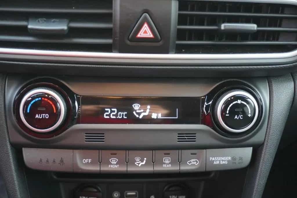 Hyundai KONA 1.6 T-GDI Premium 4WD LED Navi Head-Up DAB 07/2018-photo-26