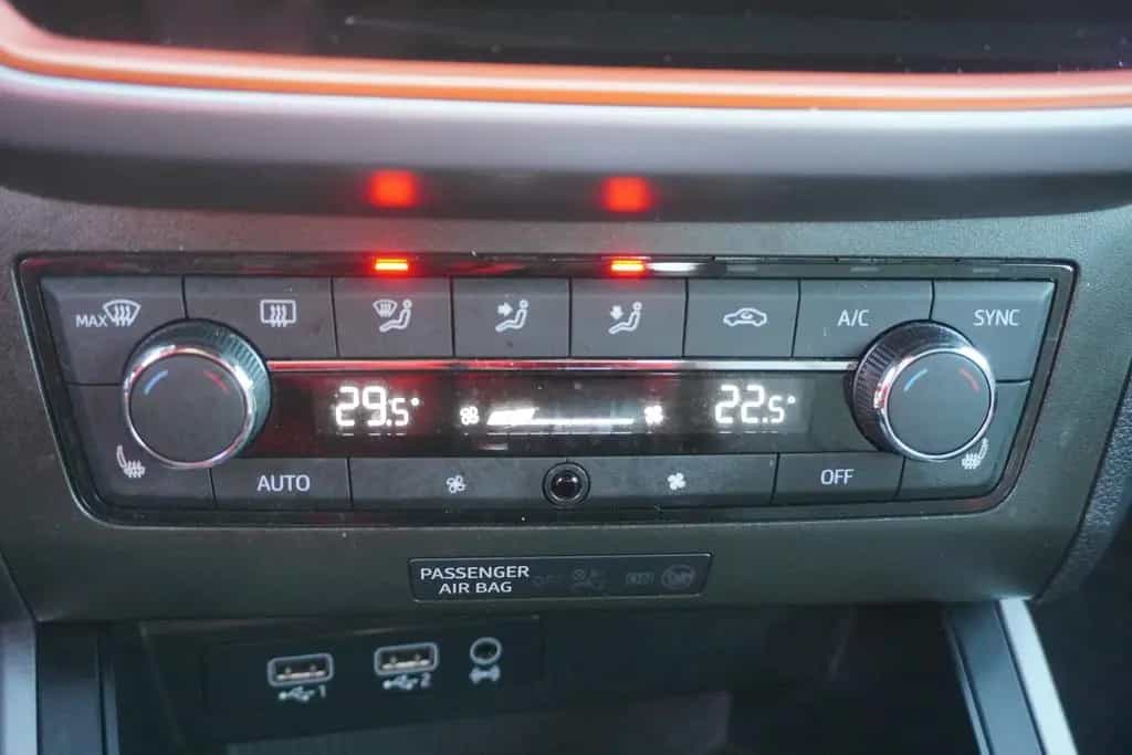 Seat Arona 1.0 TSI LED Keyless Kamera Virtual Cockpit 01/2019-photo-18