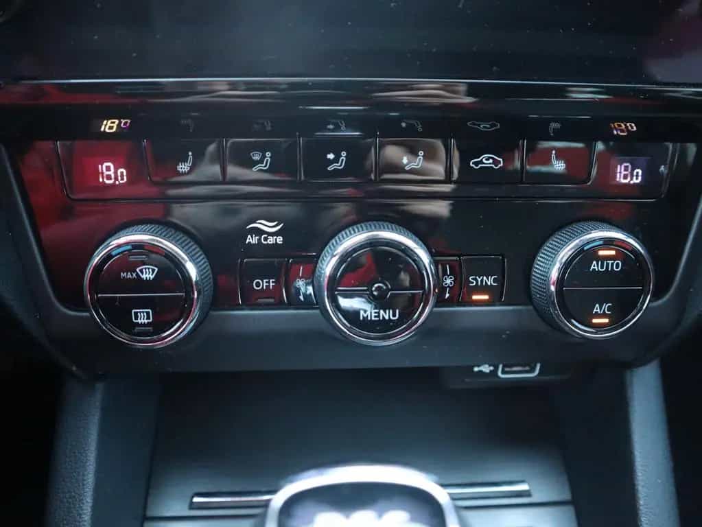 Skoda Octavia Combi 1.5 TSI DSG Soleil LED Navi DAB 03/2020-photo-16