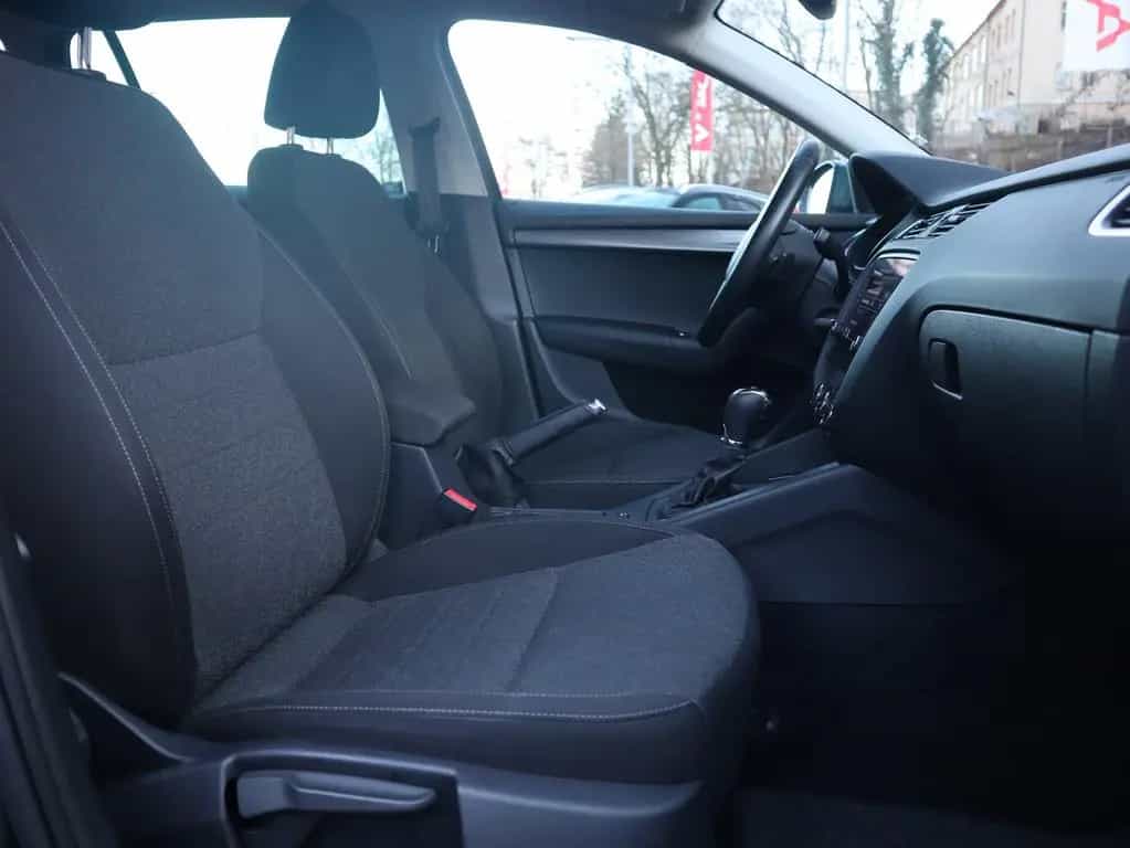 Skoda Octavia Combi 1.5 TSI DSG Soleil LED Navi DAB 03/2020-photo-30