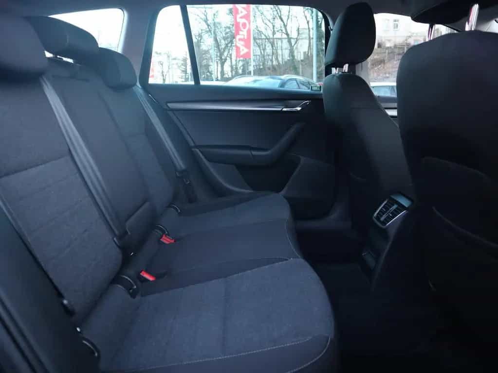 Skoda Octavia Combi 1.5 TSI DSG Soleil LED Navi DAB 03/2020-photo-31