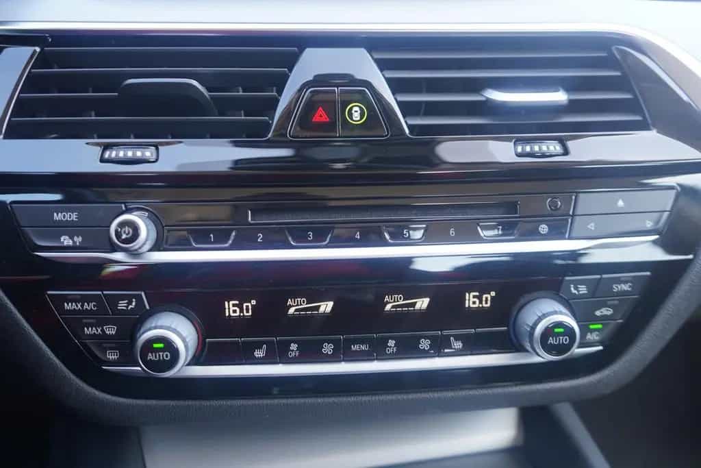BMW 520 d LED Navi Sitzheizung Head-Up Kamera 01/2019-photo-17
