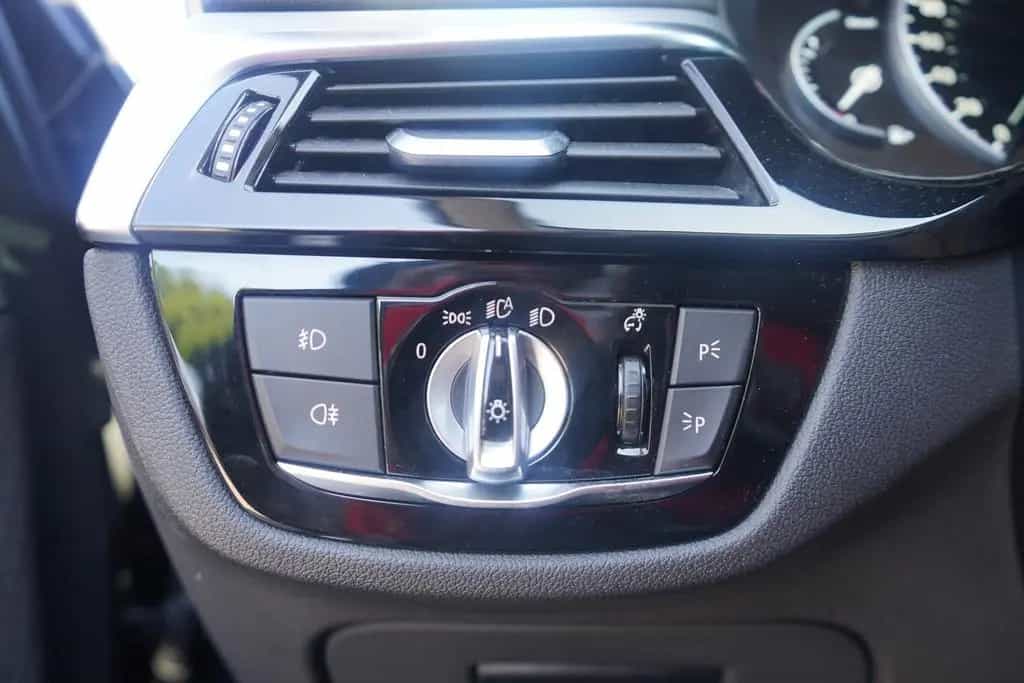 BMW 520 d LED Navi Sitzheizung Head-Up Kamera 01/2019-photo-26