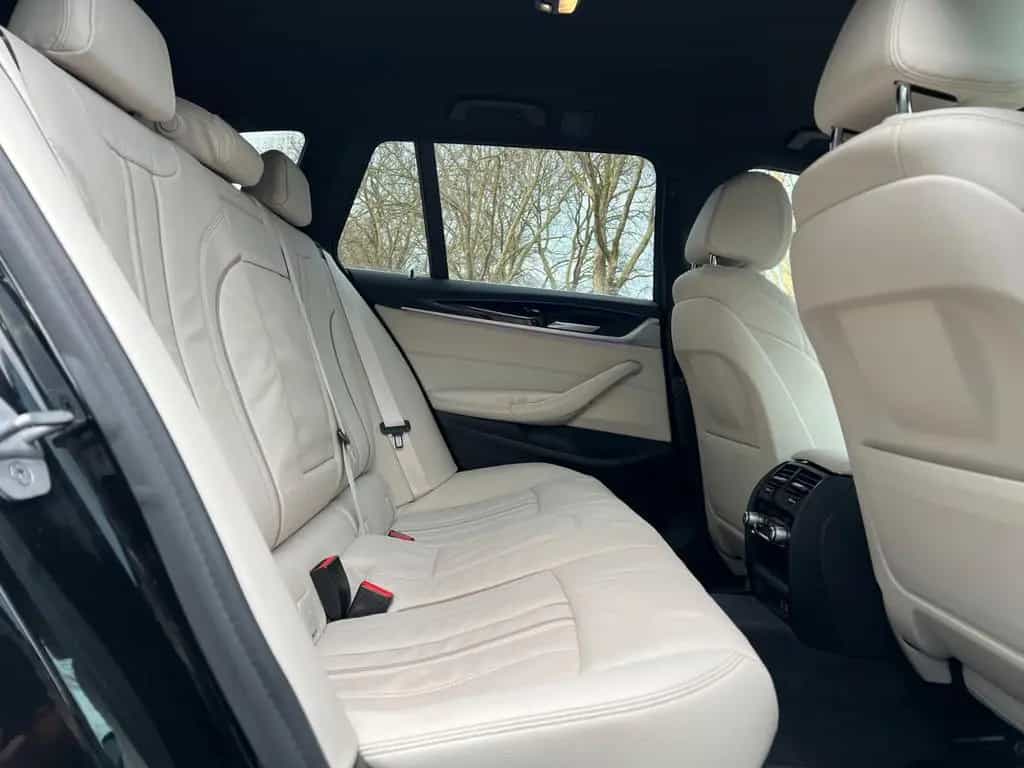 BMW 5 Touring 520d*1.Hand*LIVE*KAMERA*LEDER*HUD* 01/2021-photo-10