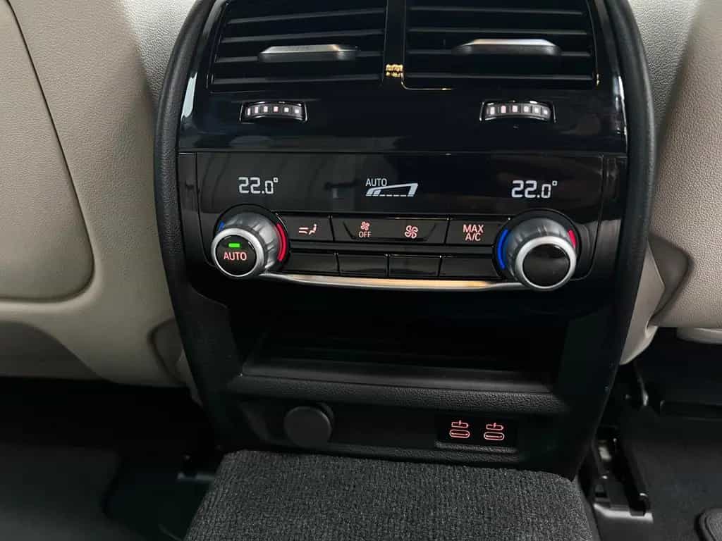 BMW 5 Touring 520d*1.Hand*LIVE*KAMERA*LEDER*HUD* 01/2021-photo-11