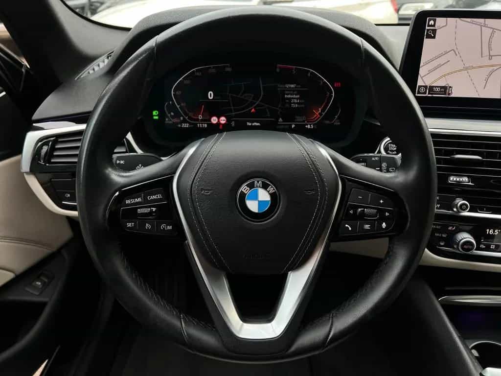 BMW 5 Touring 520d*1.Hand*LIVE*KAMERA*LEDER*HUD* 01/2021-photo-13