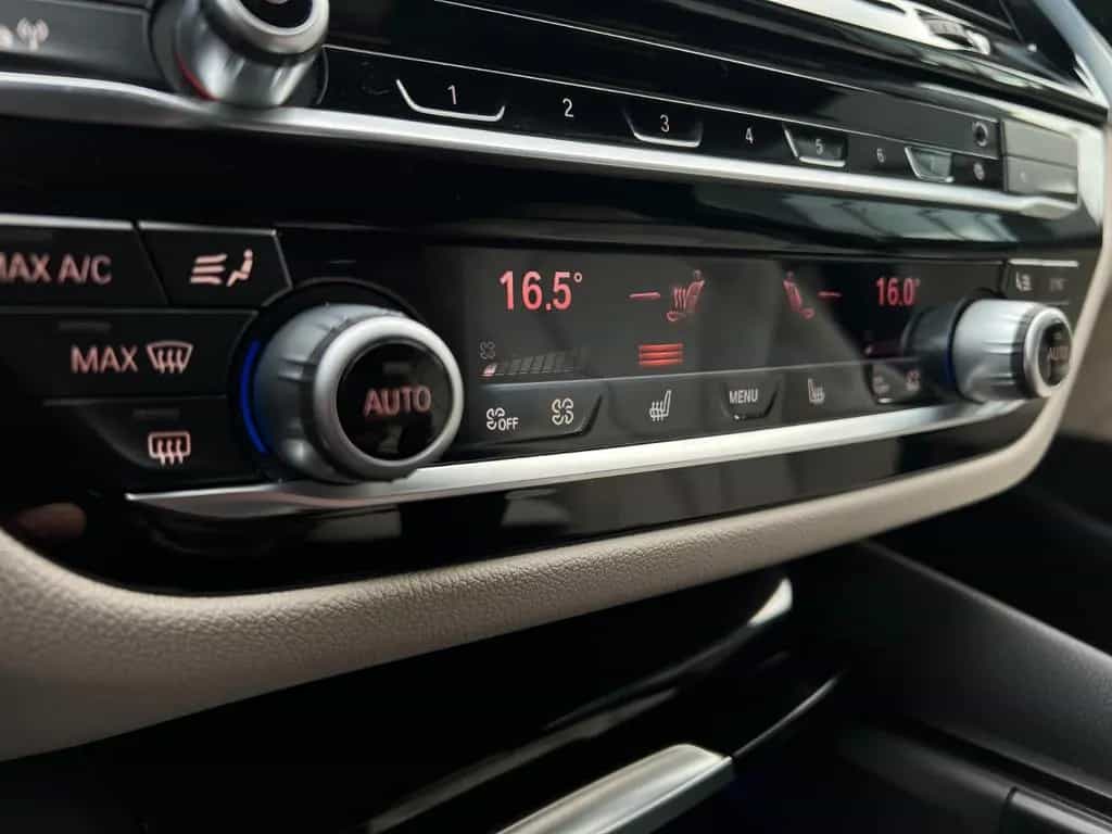 BMW 5 Touring 520d*1.Hand*LIVE*KAMERA*LEDER*HUD* 01/2021-photo-20