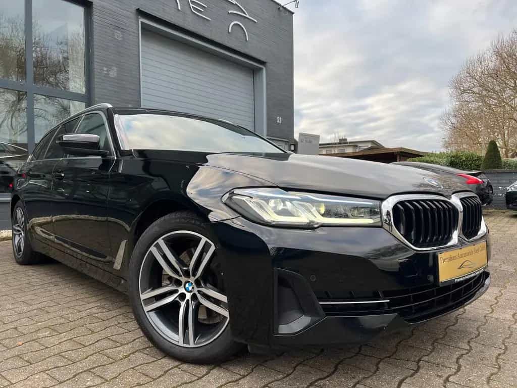 BMW 5 Touring 520d*1.Hand*LIVE*KAMERA*LEDER*HUD* 01/2021-photo-3