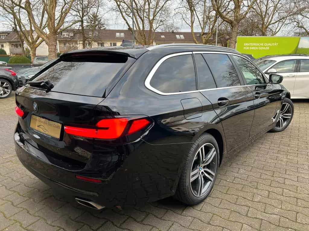 BMW 5 Touring 520d*1.Hand*LIVE*KAMERA*LEDER*HUD* 01/2021-photo-4
