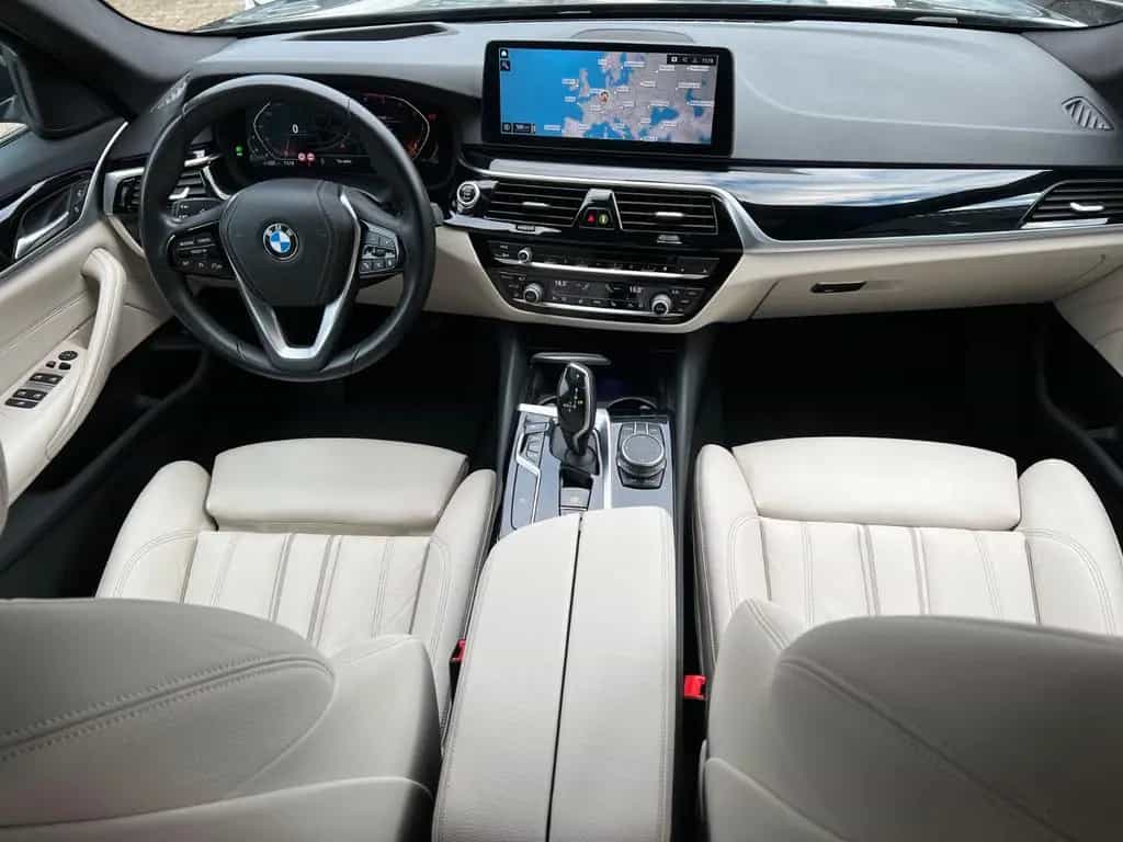 BMW 5 Touring 520d*1.Hand*LIVE*KAMERA*LEDER*HUD* 01/2021-photo-7