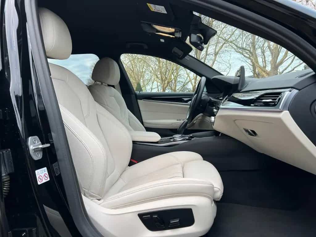 BMW 5 Touring 520d*1.Hand*LIVE*KAMERA*LEDER*HUD* 01/2021-photo-9