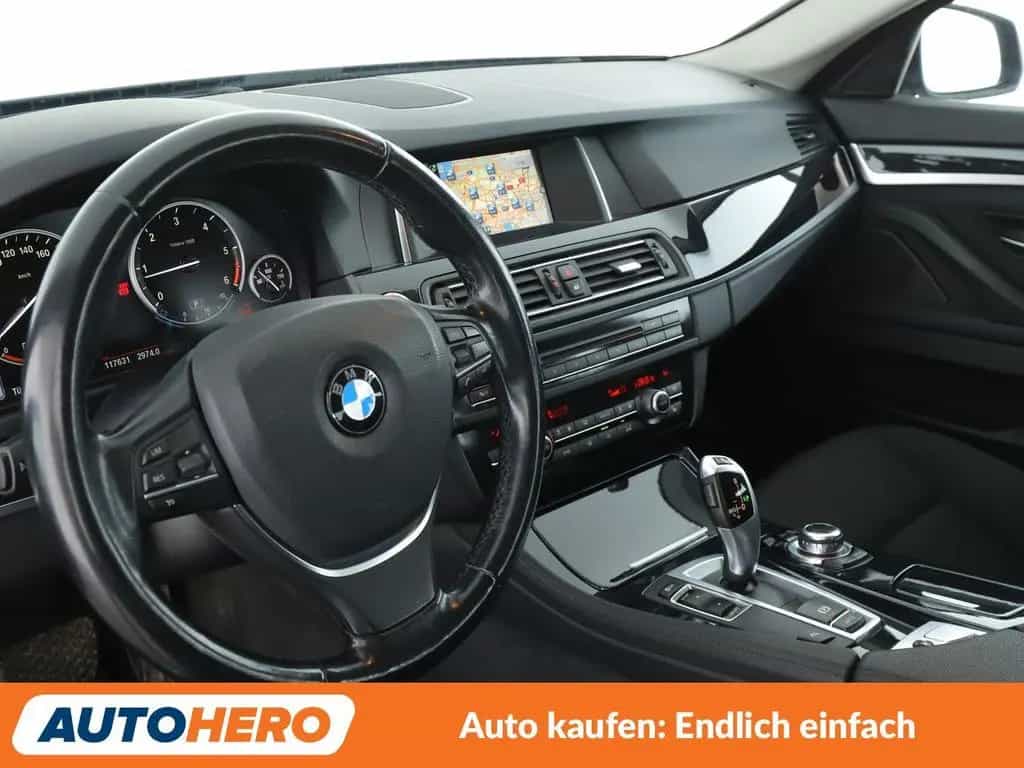 BMW 5 Series 03/2017-photo-10