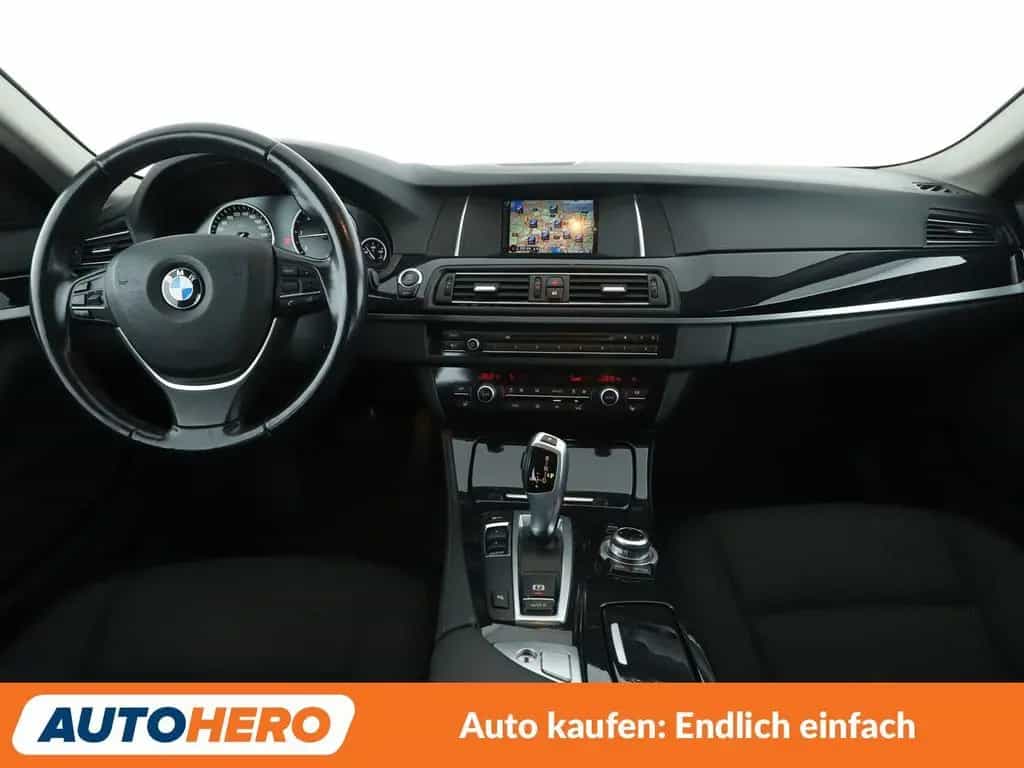 BMW 5 Series 03/2017-photo-11
