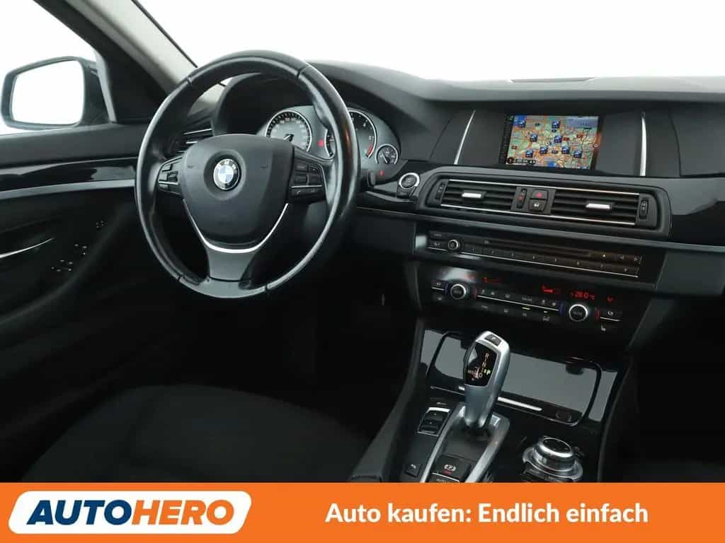 BMW 5 Series 03/2017-photo-12