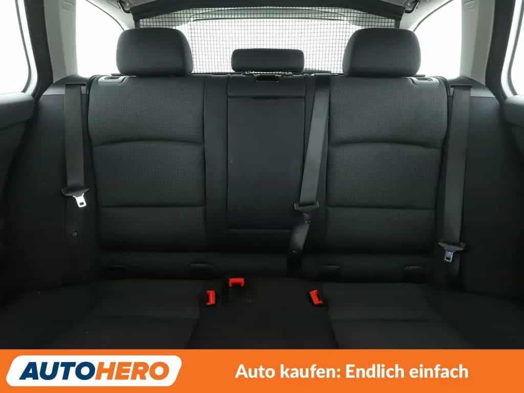 BMW 5 Series 03/2017-photo-13