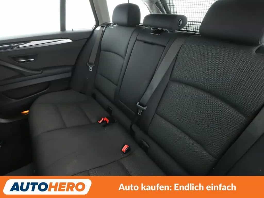 BMW 5 Series 03/2017-photo-15